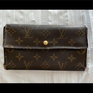 AUTHENTIC LV Long wallet